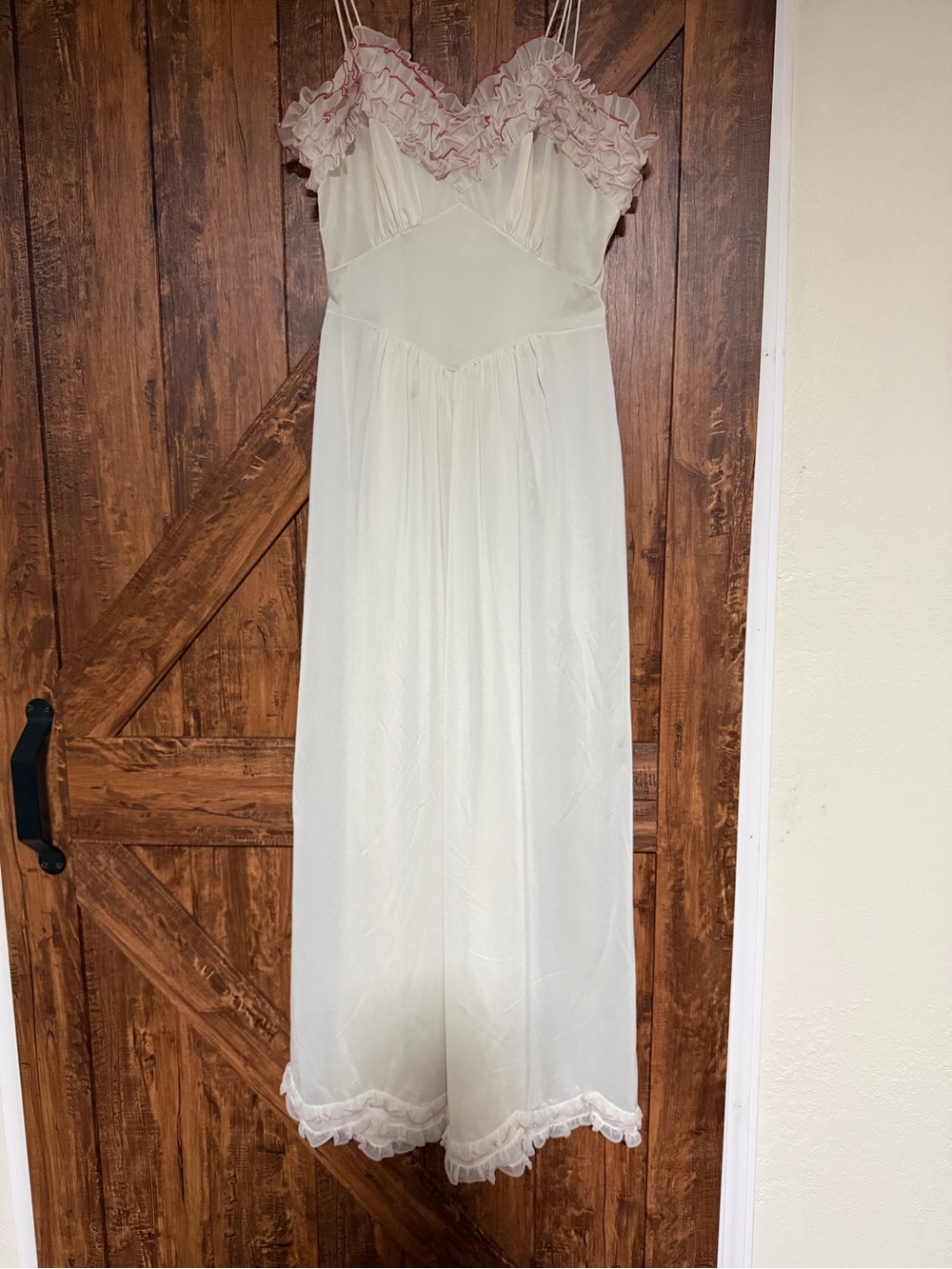 Vintage 60’s Vanity Fair Mary Poppins Ruffle full length Nightgown Size 34 Small - Picture 1 of 10